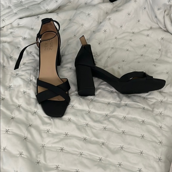 NWOT Elegant Black Strappy Heels - Picture 2 of 3